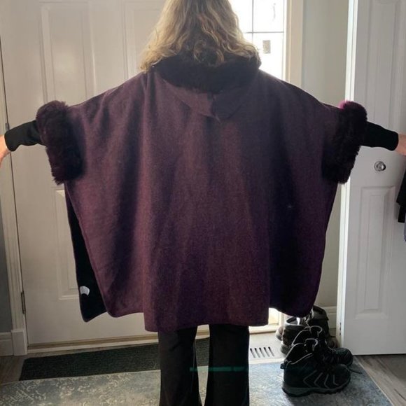 NWT - Natura Winter Cloak with Faux Fur - Picture 4 of 8